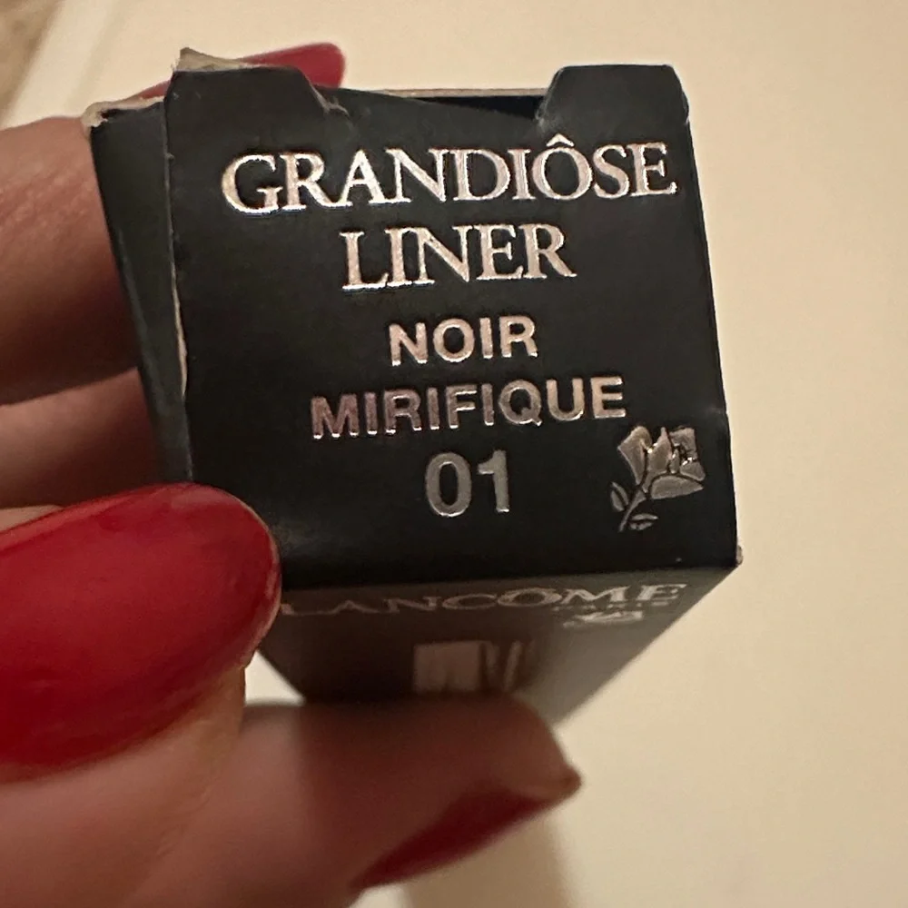 Lancôme Grandiose Flexible Eyeliner - Noir Mirifique 01 - Picture 5 of 6